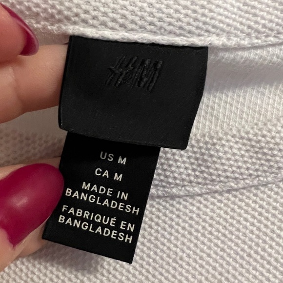 2 for $10 | H&M ‘LEFT UNREAD’ White Short Sleeve Shirt Crew Neck Women’s Medium - Picture 4 of 10